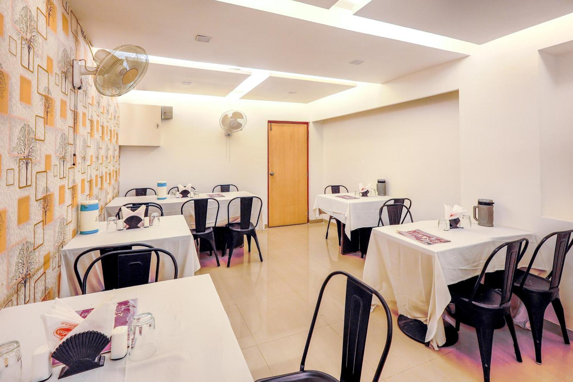 Treebo Rvg Hotel Vadodara Bagian luar foto