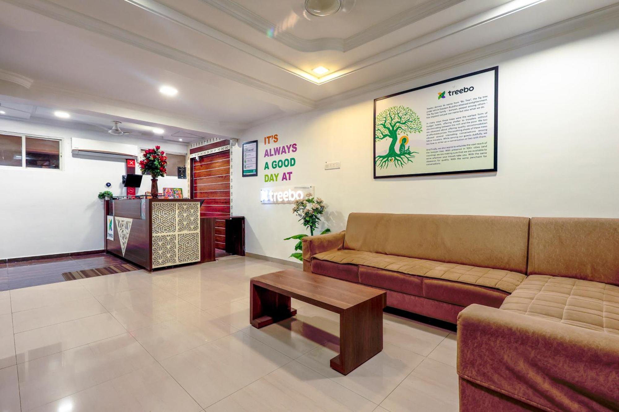 Treebo Rvg Hotel Vadodara Bagian luar foto