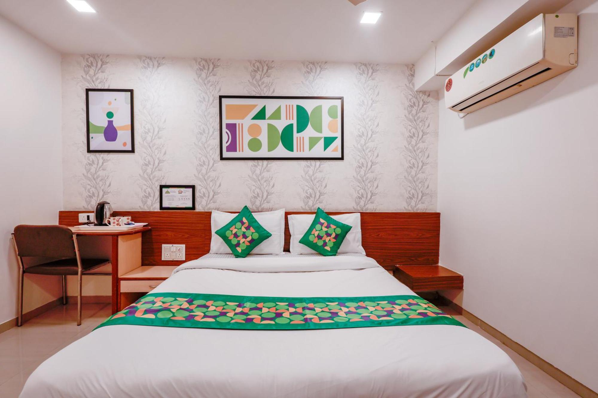 Treebo Rvg Hotel Vadodara Bagian luar foto