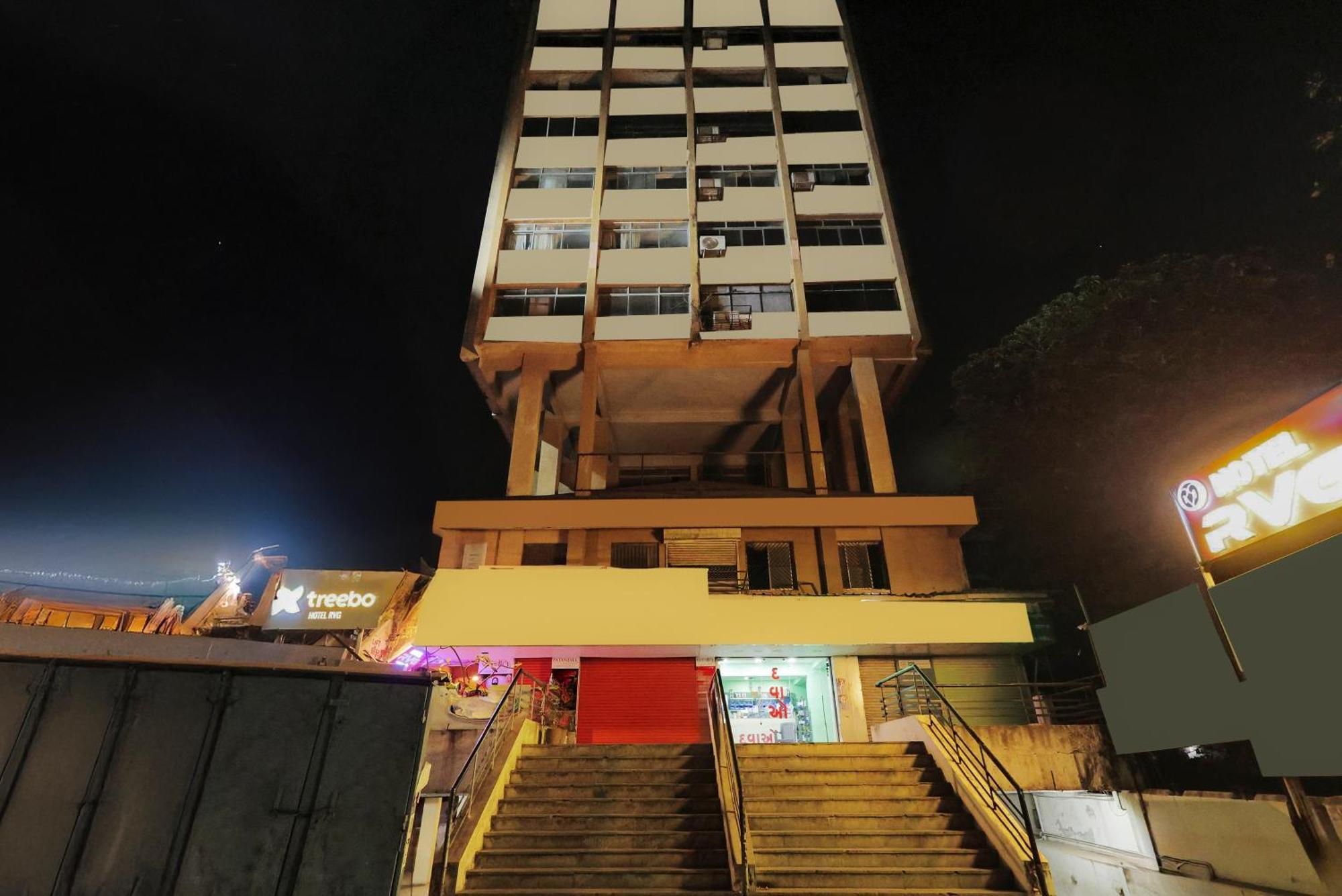 Treebo Rvg Hotel Vadodara Bagian luar foto