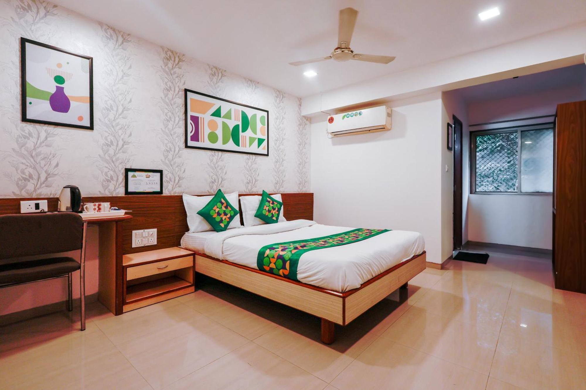Treebo Rvg Hotel Vadodara Bagian luar foto