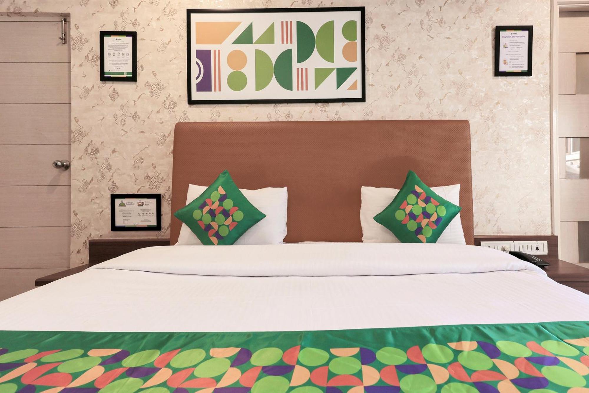 Treebo Rvg Hotel Vadodara Bagian luar foto